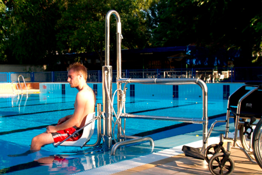 salvaescaleras para piscinas